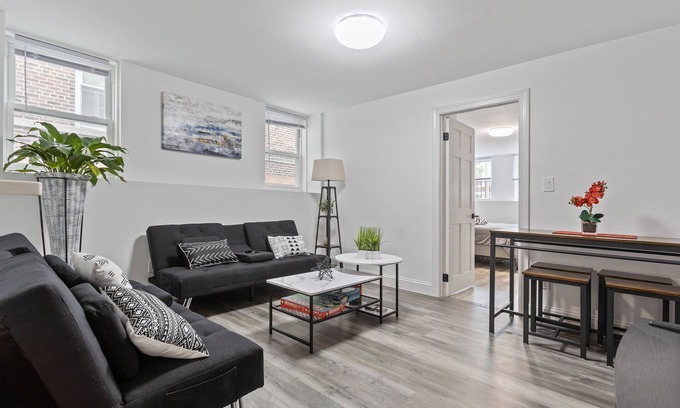 Queens Apartment | New & Spacious ~ Mins to Manhattan, King Beds