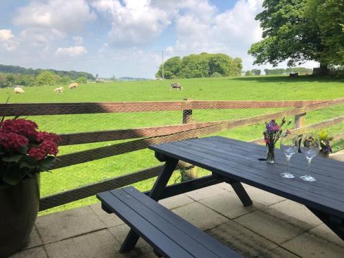 Sledmere House | New Station Cottage, country views, great location