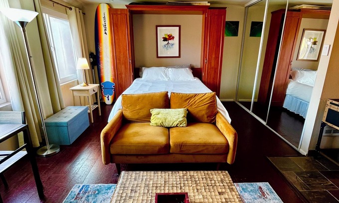 North Pacific Beach Apartment | NEW! Studio by the Beach & Boardwalk. Very Walkable. Gym, Sauna, Jacuzzi, BBQs