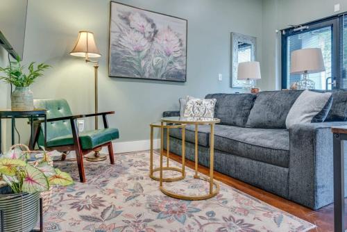 Nashville Apartment | NEW Studio with 2 Queen Beds 7 mins to Broadway