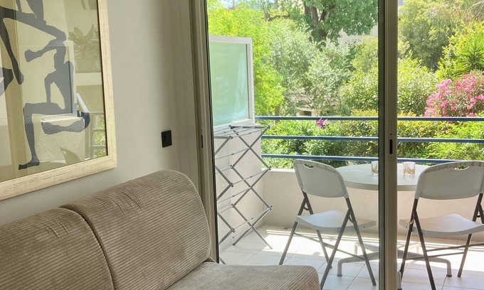 Riou - Petit Juas - Av de Grasse Apartment | New studio with pool parking in Cannes