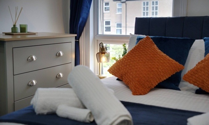 Morecambe Apartment | New! Stylish 2 Bed Apt Ideal for business & Family