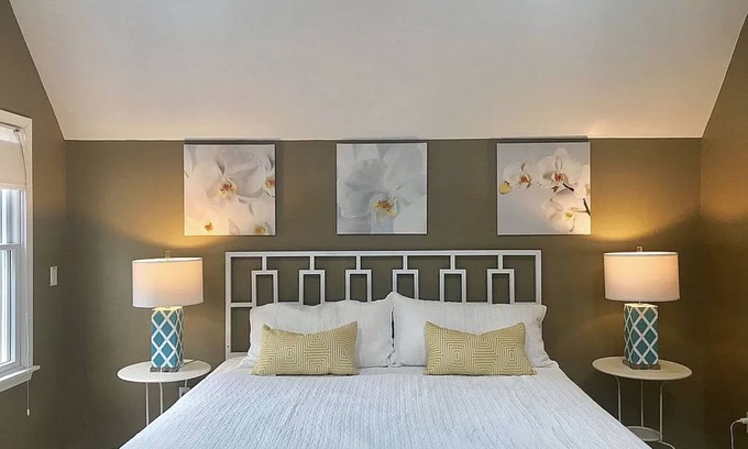 Lake Como House | NEW! Summer beach house rental: +2 beach badges
