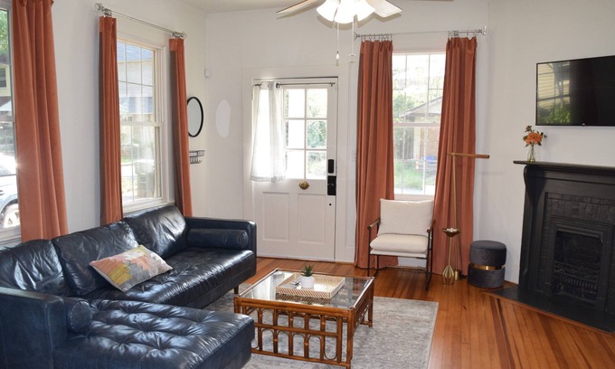 Columbia House | NEW! Sunny & Spacious - Walk to USC Games & More!