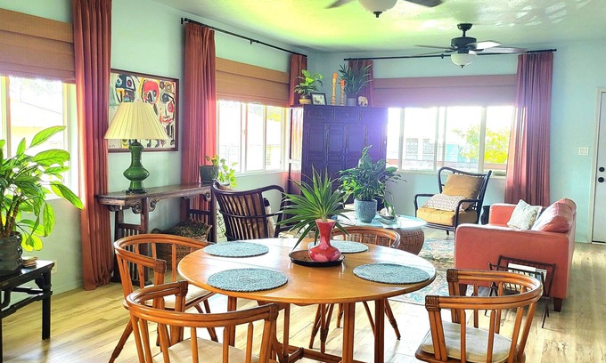 Hilo House | NEW! Sunrise House - Walk to Bayfront shops and dining. Vintage Hawaiian charm!