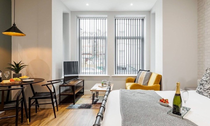 Bournemouth City Centre Apartment | NEW! Superb Studio Apt w/Free Parking & WiFi