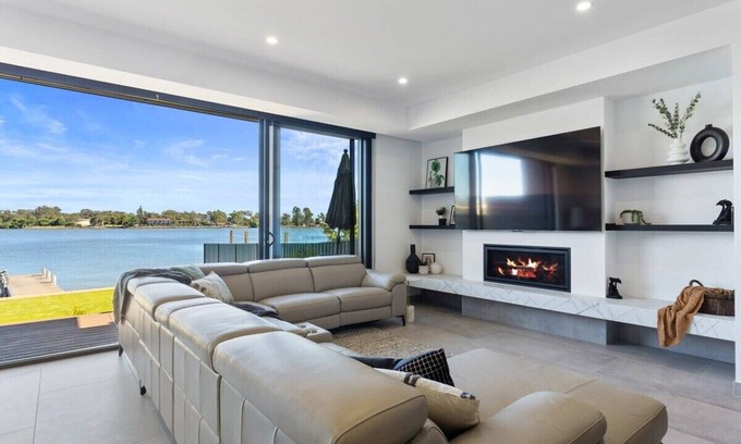 Yarrawonga House | NEW - The Black Pelican