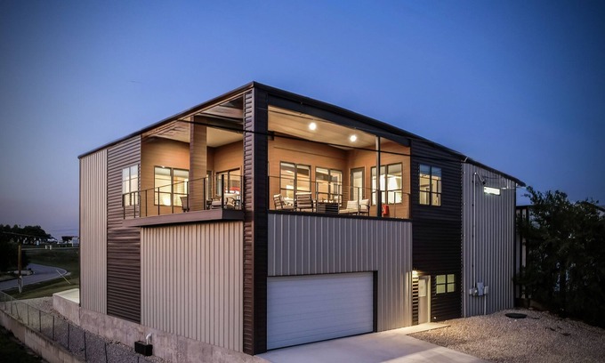 Lago Vista House | NEW! The Flight Deck Fly-In Austin Airpark Hangar Home