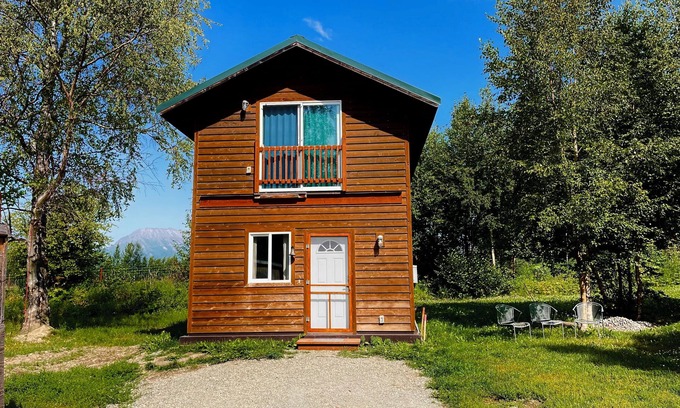 Lazy Mountain Cabin | New-The Lazy Husky Cabin with Mountain View's