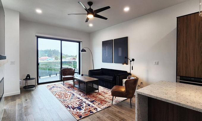 Waldport House | New Townhome! Hot Tub! Dog Friendly! Short Walk to Sandy Beach!