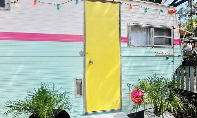Tybee Island Cottage | NEW! Tybee’s Happy Glamper: POOL + FREE Bikes & Golf Cart + Stroll to Beach