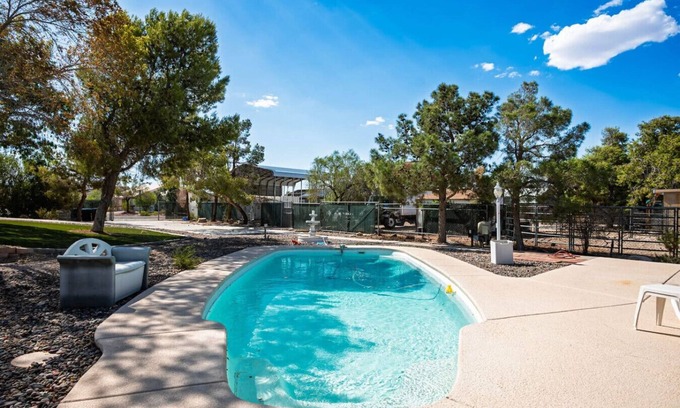 Arden House | New! Vegas Pool Paradise 4BR BBQ Sleeps 14