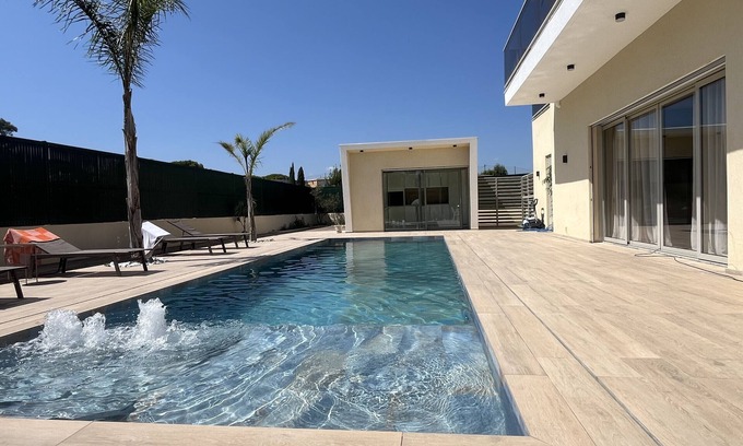 Frejus Villa | New villa of 240m2, luxury accommodations, swimming pool, 4 suites, great comfort, 10 minutes from exceptional beaches