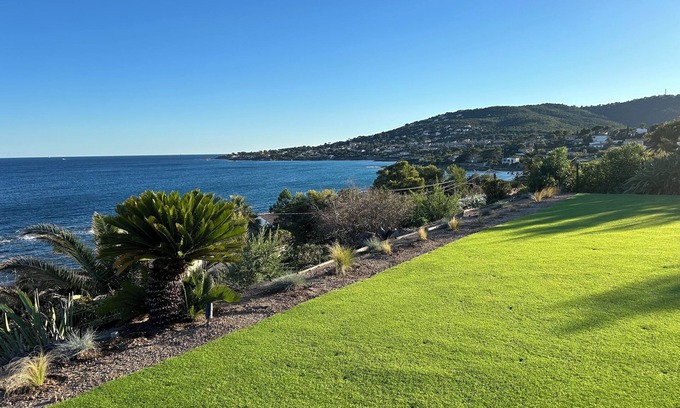 Saint-Aygulf Villa | New villa with exceptional sea view, 5-minute walk from a small beach
