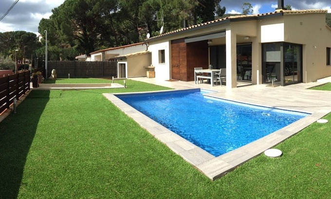 Calonge Villa | New villa with swimming pool in the Costa Brava. Now with WiFi!