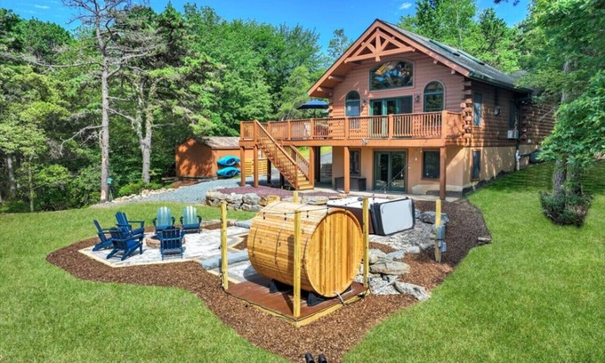 Long Pond House | NEW- Wild Fox Retreat: Lake Front, Hot Tub, Sauna, Game Room
