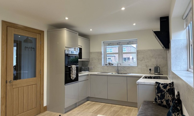 Burgh le Marsh Cottage | New Willow Cottage - 5 bedroom, sleeping 11