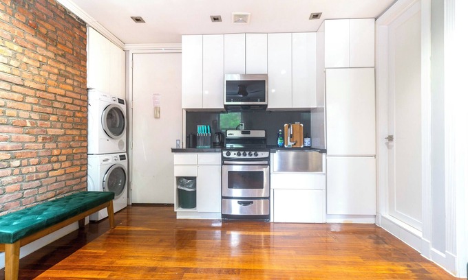 East Harlem Apartment | New York Stylish 2BR Apartment in Manhattan