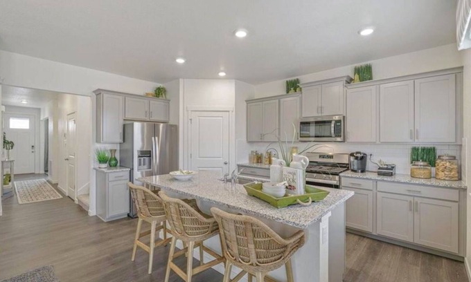 Windsor House | Newer build with 4 bedrooms, large backyard and beautiful mountain views.