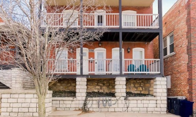 Columbus Park House | Newest KC Unit 3 · Entire Building Downtown- sleeps 16!