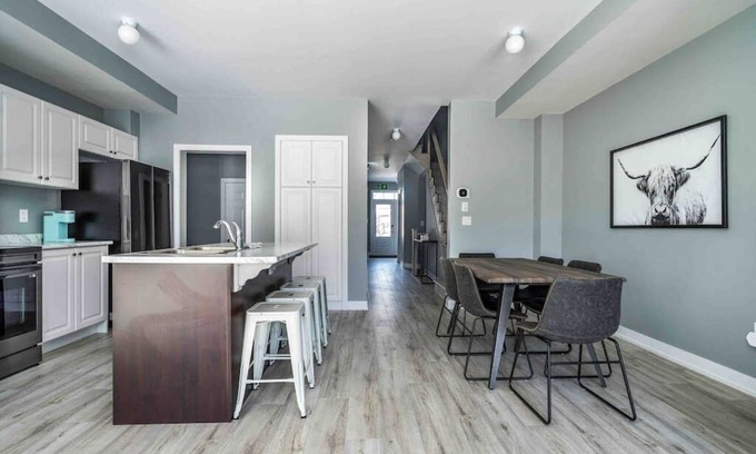 The Blue Mountains House | Newly built Village 3 Bedroom/Shuttle Bus