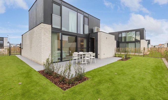 Westende House | Newly built holiday home for 6 people by the sea