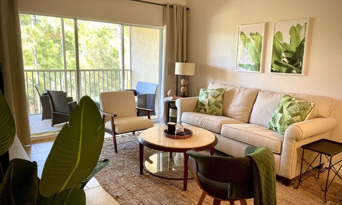 Ole Condo | Newly Furnished Top-Floor 2 Bed/2 Bath Condo in Lely Resort!
