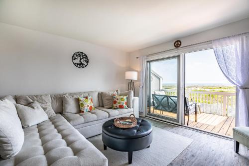 Oceanmarsh Subdivision House | Newly Listed - Oceanfront Condo on Harbor Island