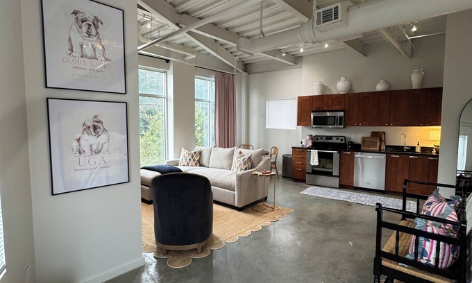 Athens Apartment | Newly Listed Studio Condo - Perfect for Game Days!