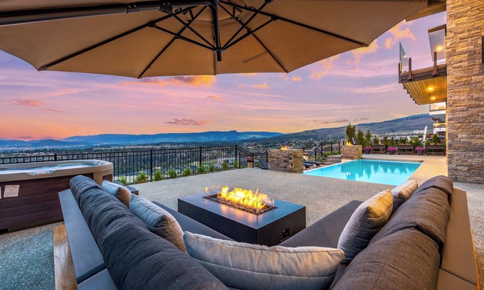 Southwest Mission House | Newly Modern House w/urban landscape of Kelowna!!