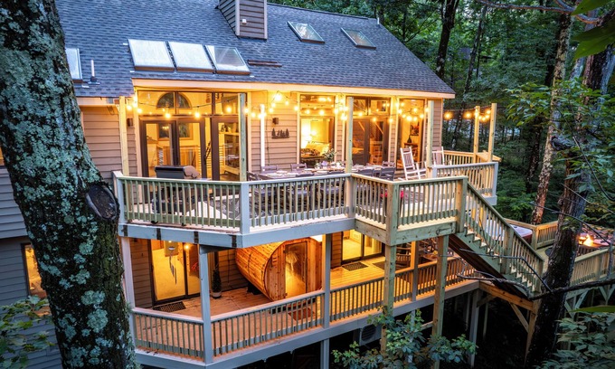 Nellysford House | Newly Rebuilt Home - Hot Tub - Sauna - Sleeps 14