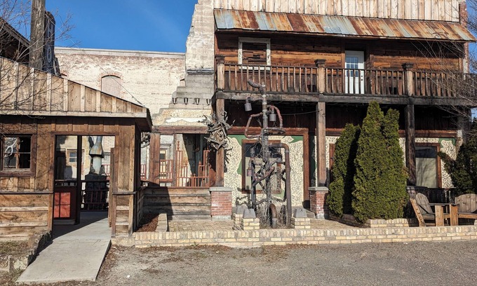 St. Anthony Apartment | Newly redecorated, vintage 2-bedroom apartment with WiFi in Saint Anthony