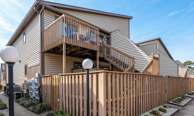 North Ocean City Condo | Newly Refreshed 2 bed, 2 bath condo. Private outdoor space, 7 min walk to beach