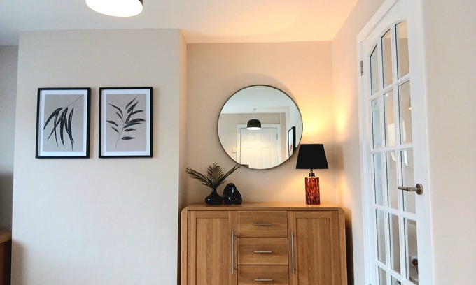 South Galson House | Newly Refurbished Bright, 3 Bedroom House in The Highland Capital