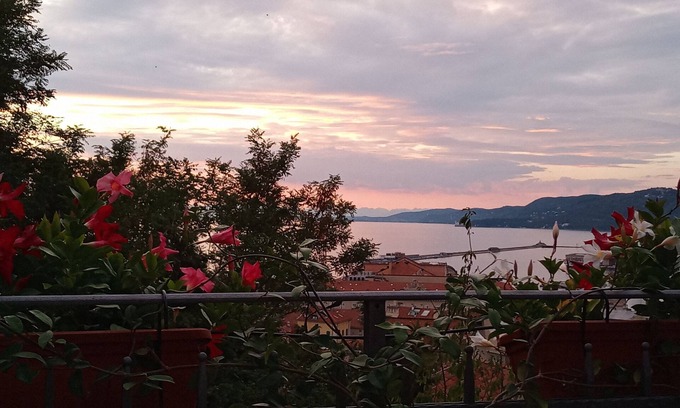 Citta Nuova-Barriera Nuova-San Vito-Citta Vecchia Apartment | Newly refurbished central flat on San Giusto hill overlooking the sea