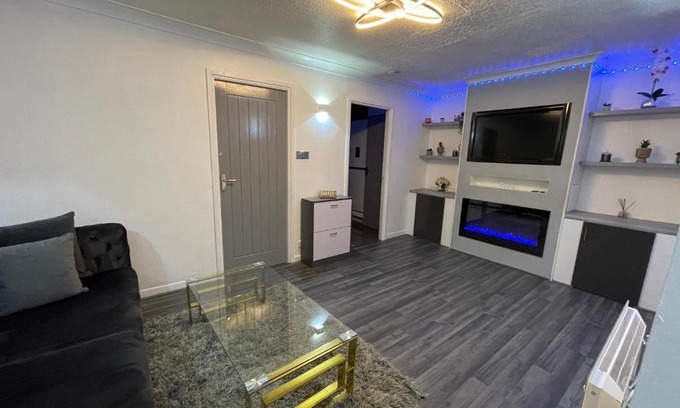 Trimley Apartment | Newly refurbished modern 2 bedroom flat