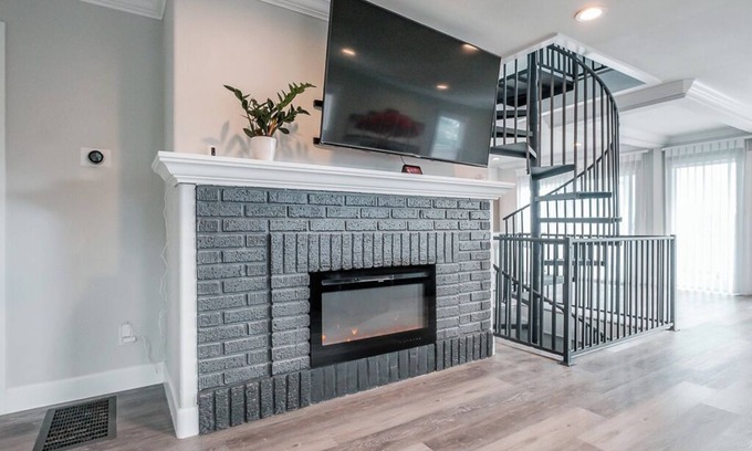 Newport House | Newly remodel Historic Coast Guard house 4-bedroom in awesome Newport with WiFi