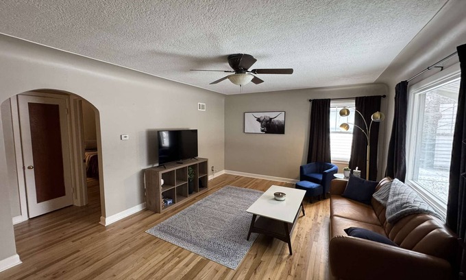 Great Falls House | Newly remodeled 2-bedroom house with WiFi, conveniently located in Great Falls