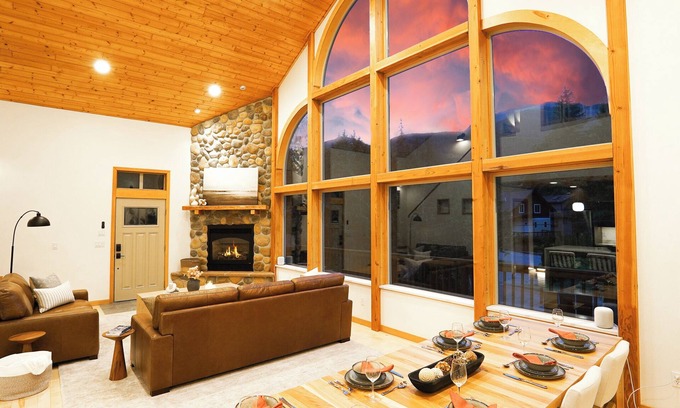 Glacier House | Newly Remodeled 2BR Nestled in The Foothills Mt.Baker