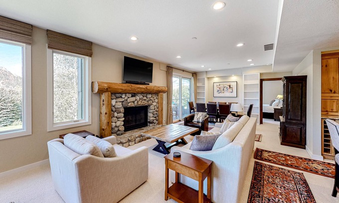 Ketchum Condo | Newly Remodeled, 2nd-Floor Condo w/Free WiFi, Golf & Ski Views, & Wood Fireplace