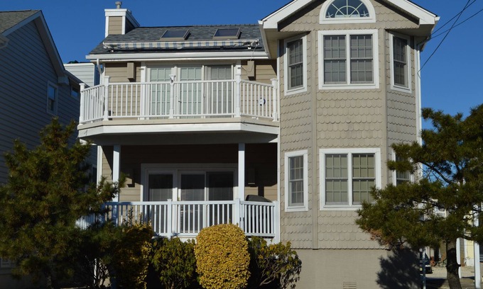 South End Condo | Newly remodeled, 4BR Condo only 1.5 block to beach