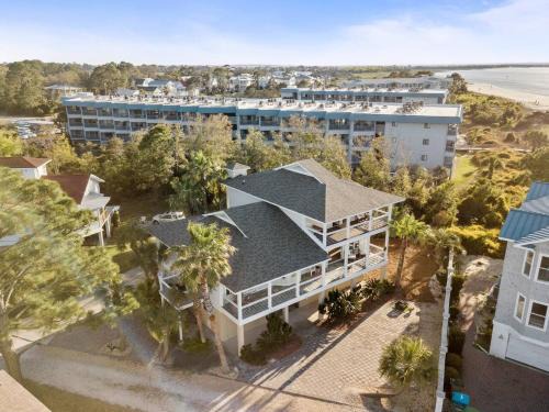 Tybee Island House | NEWLY REMODELED BEACHFRONT PRIVATE BEACH ACCESS