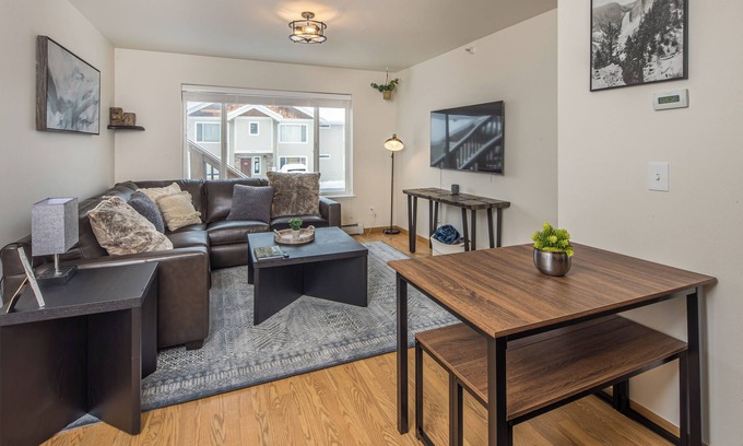 Big Sky House | Newly remodeled condo close to Big Sky Resort w/convenient ski locker | Cedar Creek Hideaway