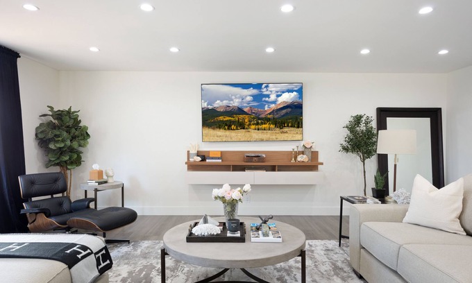 Sunland-Tujunga House | Newly Remodeled Gated House w/Pool