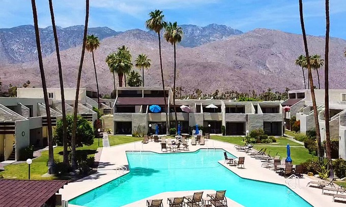 Twin Palms Condo | Newly Remodeled Modern Palm Springs Condo 1B1B King Size Bed