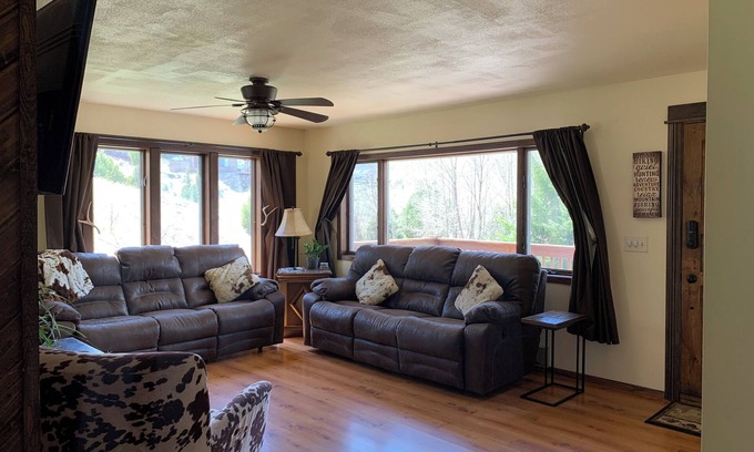 Gardiner House | Newly remodeled on 13 Acre horse ranch. 5 mins from Yellowstone National Park