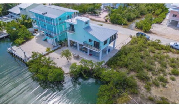Cutthroat Harbor Estates House | Newly Remodeled Beautiful 3 Bedroom 2 Bath Canal Front Home
