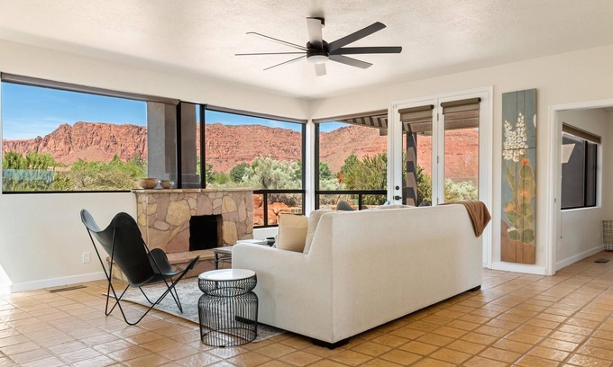 Ivins House | Newly Remolded! Stellar Mountain Views!