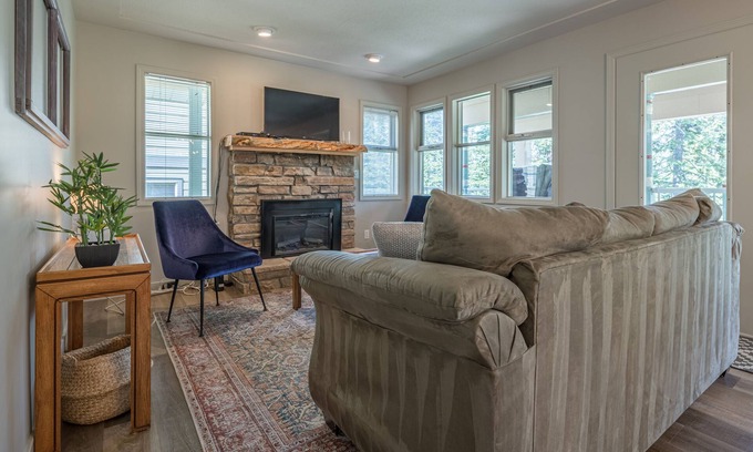 Silver Star Mountain House | Newly renovated stand-alone home - Hot Tub, Ski Storage & Steps to the Village