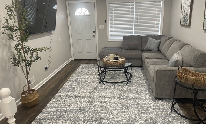 New Castle House | Newly renovated Chic & cozy 3 Bedroom Ranch house close to I-95